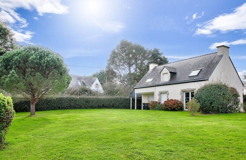Saint-Philibert Ski Chalet | Large river view house for 8 in St Philibert