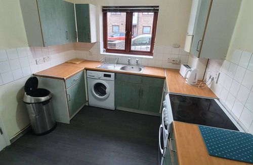 Livesey House | Large Room (Sleeps 3) CLOSE TO CENTRAL LONDON