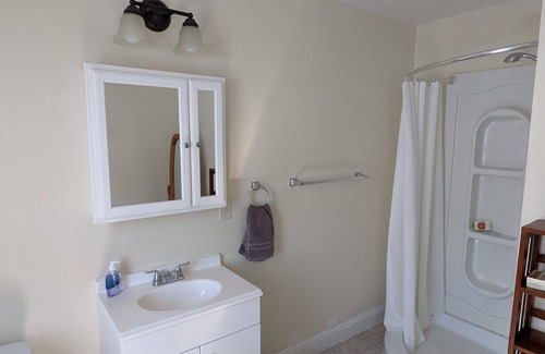 Harrisburg - Hershey House | Large Sparkling Attic Unit w Private Bath