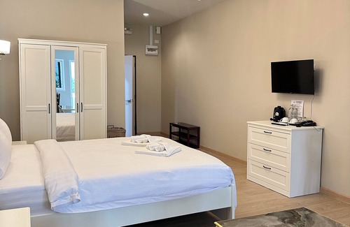 South Pattaya Hotel | Large Studio with Kitchen – 50m from Jomtien Beach