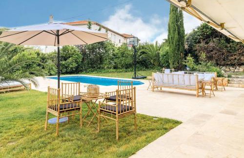 Riou - Petit Juas - Av de Grasse Villa | Large villa near beach, sea view, islands & bay of Cannes, 7 bedrooms