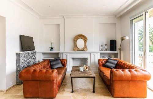 Riou - Petit Juas - Av de Grasse Villa | Large villa near beach, sea view, islands & bay of Cannes, 7 bedrooms