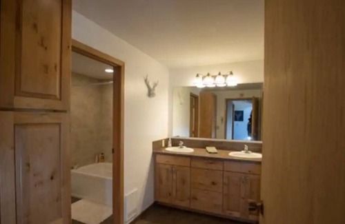 Hyak House | Large Well-Appointed Mountain Home, Great Location