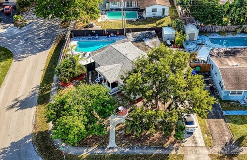 Sunset Villa | Las Olas Getaway Pool, BBQ, Mini Golf & Game Room