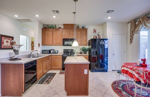 Spring Valley House | Las Vegas Home w/Mtn Views: 13 Mi to the Strip!