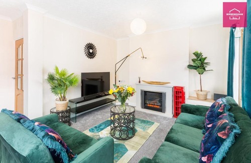 Coleshill Apartment | LAST-MINUTE NEC Caravan Show Availability - 3 Bedrooms with 4 Separate Beds