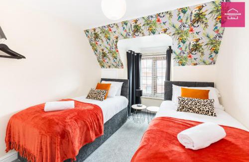 Coleshill Apartment | LAST-MINUTE NEC Caravan Show Availability - 3 Bedrooms with 4 Separate Beds