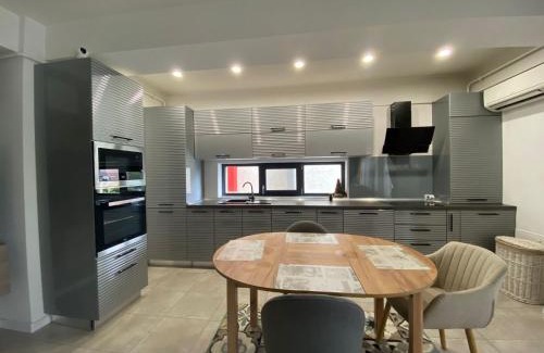 Craiova Apartment | Laura's Residence Luxury