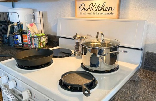 Yuma House | Laura Way · Peaceful, 3BR+King Home W/BBQ, Fire Pit & Huge TV!