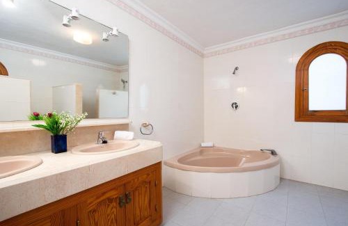 El Tosalet House | Laurel by Aguilarent