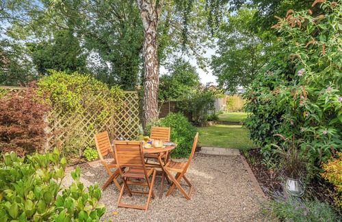 Horstead Cottage | Lavender Cottage is a luxurious cottage to indulge, delight and enjoy.