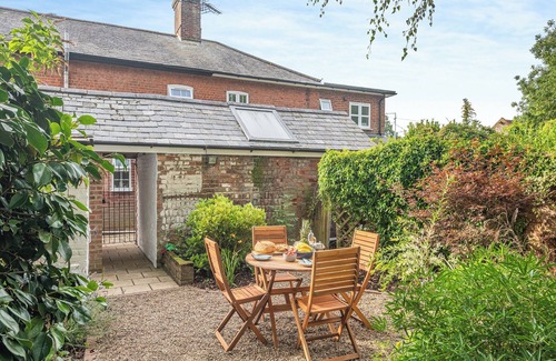 Horstead Cottage | Lavender Cottage is a luxurious cottage to indulge, delight and enjoy.