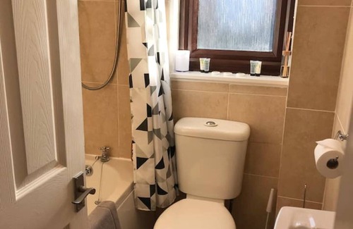 Sowerby Cottage | Lavender Cottage - Thirsk Town w. Private Parking