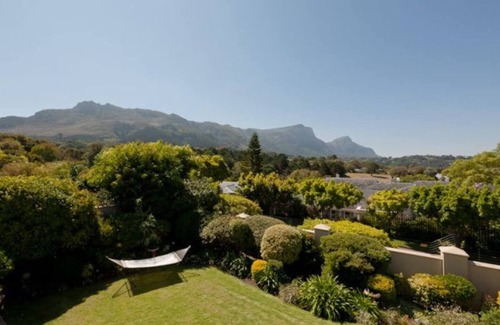 Constantia Cottage | Lavender Cottage Upstairs 2 Bedrooms,2 Bathrooms with Magnificent mountain views