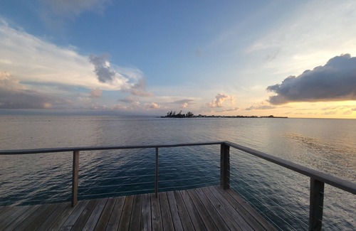 Isla de Utila House | Lavender House at Treasure Beach - Secluded Beach House
