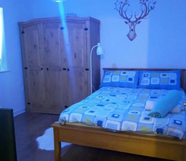 Milton Keynes Bed & Breakfast | Lavi's house-East Milton Keynes