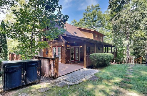 Gatlinburg - Pigeon Forge Cabin | Lazy Cub Lodge
