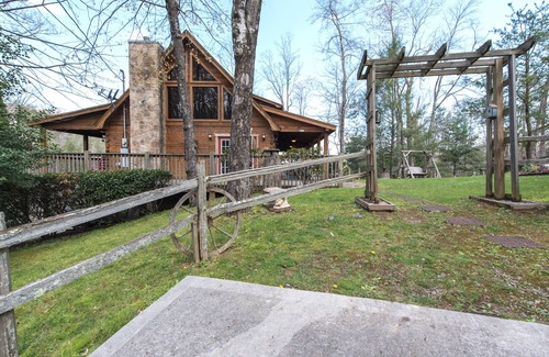 Gatlinburg - Pigeon Forge Cabin | Lazy Cub Lodge