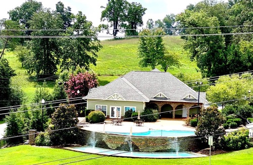 Bean Station Condo | Lazy Days 3 br 3 bath Condo on Cherokee Lake, POOL