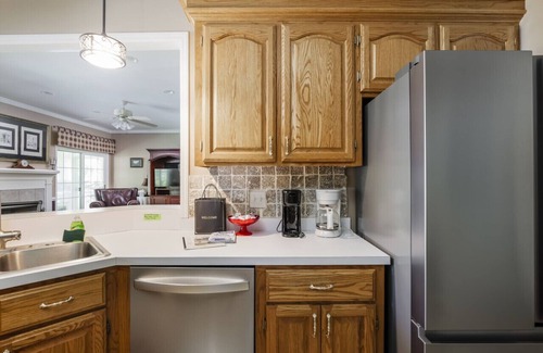 Leesville House | Lazy Days on Lakeshore - Kayaks, Fireplace, and more!