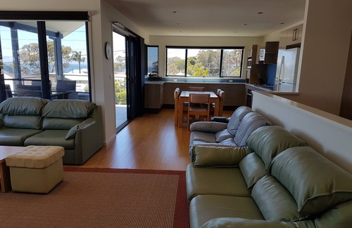 Currarong House | "LAZY DAYZ" Currarong beach home. 50m from unspoilt beaches and walking tracks