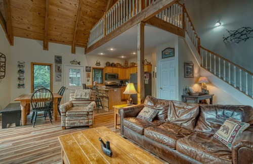 Hayesville Cabin | Lazy Dayz - Lakefront-Deep Water Dock