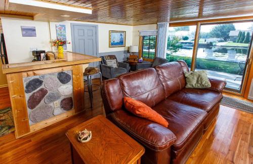 Sturgeon Bay House | Lazy Daze Lagoon by Simple Life Rentals