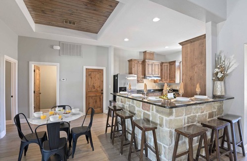 Kingsland House | Lazy Getaway on The Cove | Concierge Services