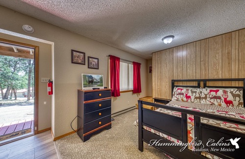 Ruidoso Cabin | Lazy Moose Lodge: 'Perfect place to spend lazy dayz!' Pet Friendly.
