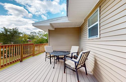 Shoreline Park House | Lazy River, Lazy Days