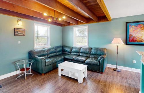 Shoreline Park House | Lazy River, Lazy Days