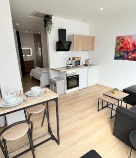 Plantieres Queuleu Apartment | Le 63 Stras' - Proche Gare et Centre-Ville Metz