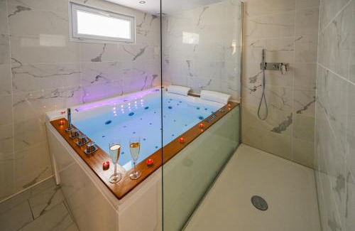 Sainte Marie - Saint Leon Apartment | Le 7ème ciel - Bain à bulles