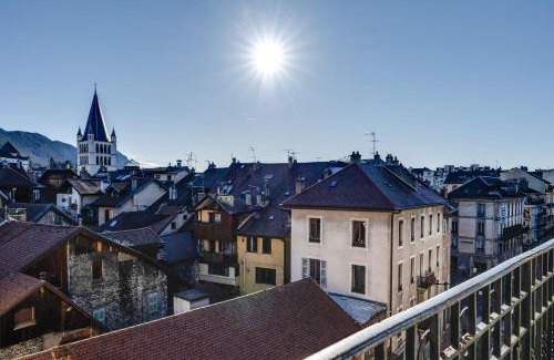 Annecy Old Town Apartment | Le Balcon Annécien 4 - rooftop view for 2-4 people