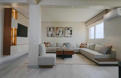 Ameur Apartment | Le Bohemian 2 chambres proche Plage des Nations avec Vue sur mer