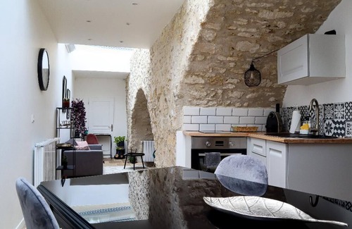 Senlis House | Le Cerf- Le Charme de la Campagne à 5 mn à Pied du Centre Ville Historique