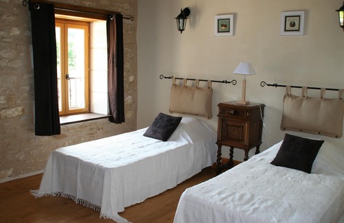 Saint-Pierre-de-Cole Cottage | Le Chai Gite, 5* & 4 Cles Luxury, Riverside, Pool, Family/Pet Friendly, Brantome