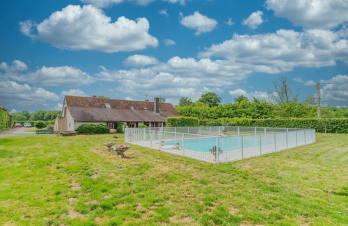 Gueugnon House | Le Clos de Villecourt - Piscine Privée