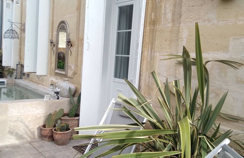 Civrac-en-Medoc House | le Clos Girona Grande Maison de Charme Entre mer et Estuaire et son Bain Orientl