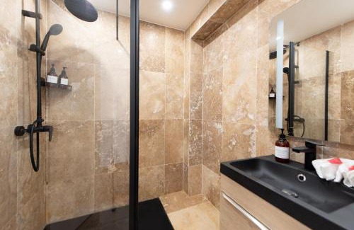 Le Cannet Apartment | LE COCON- Jacuzzi & Sauna privés By SweetDreams