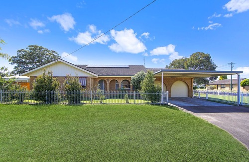Woy Woy House | 'Le Dauphin' 2Km from beach