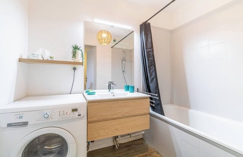 Toulouse North Apartment | Le Diamant - Bright apartment with pool