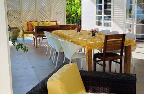 Paea Villa | Le Ficus : Grande villa bord de mer avec piscine