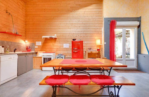 Saint-Pierre-d'Aurillac House | Le Fil Rouge – A Warm Holiday Home Blending Stone and Design in the Countryside