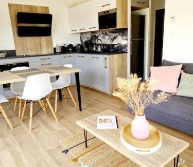 Gabriac Villa | Le Gîte "Aubrac" Haut de gamme, Jardin, Piscine