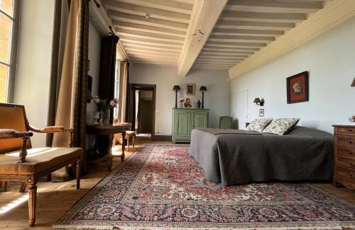 Saint-Julien-de-Civry House | Le gîte Damas du Château de Vaulx