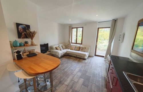 Chateauneuf-de-Gadagne Apartment | Le gite du Domaine: A little cocoon in Provence!