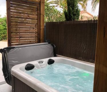Frontignan Apartment | LE JARDIN D EDEN