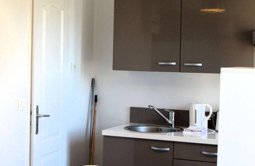 Arromanches-les-Bains Apartment | Le Joffre - Studio sur la Digue en Centre Ville