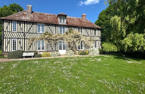Lessard-et-le-Chene Villa | Le Manoir familial du Quesnot, idéal familles et amis